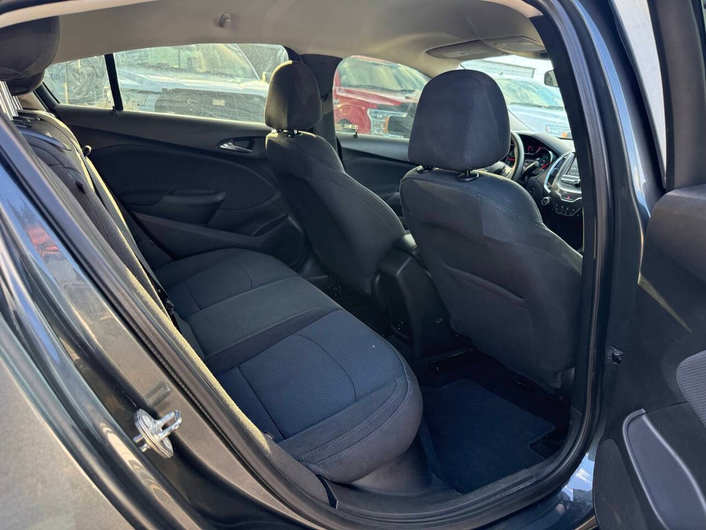 Chevrolet Cruze Vehicle Full-screen Gallery Image 15