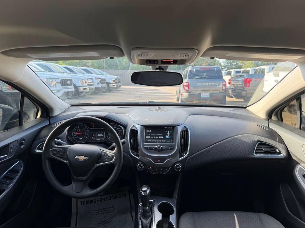 Chevrolet Cruze Vehicle Full-screen Gallery Image 17