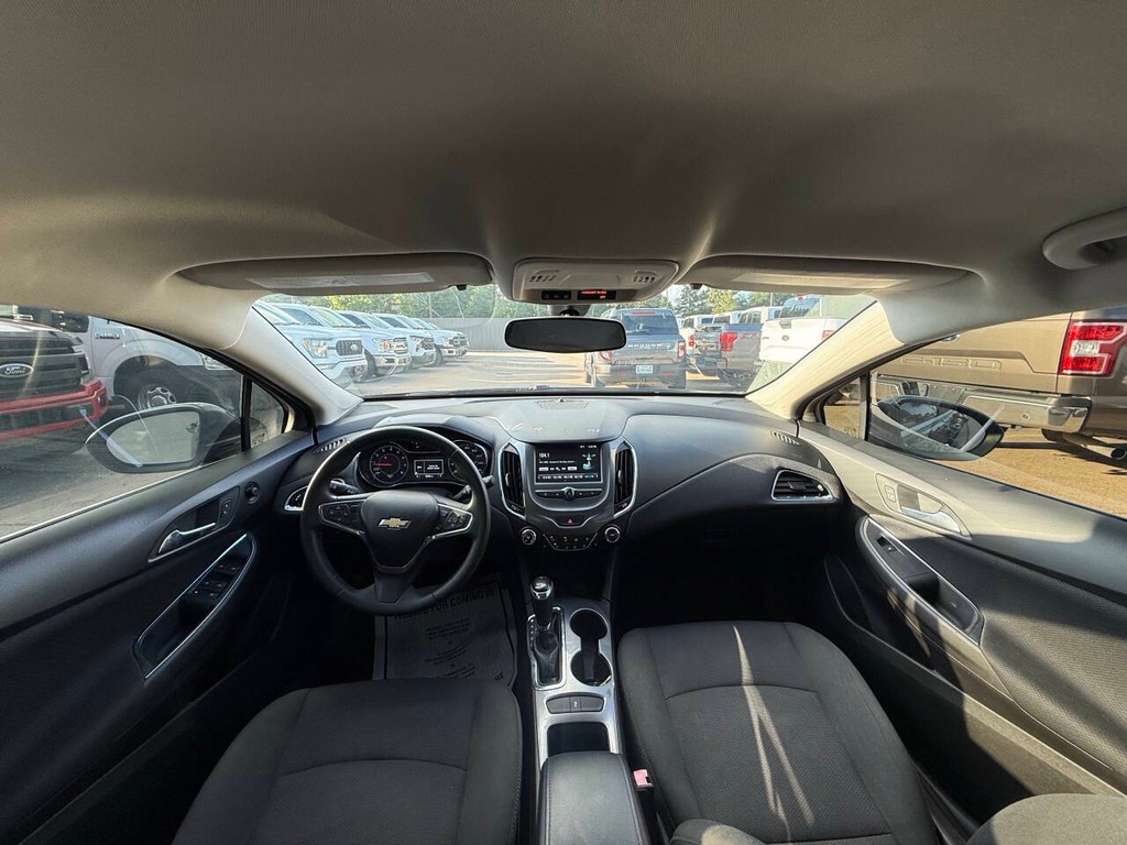 Chevrolet Cruze Vehicle Full-screen Gallery Image 18