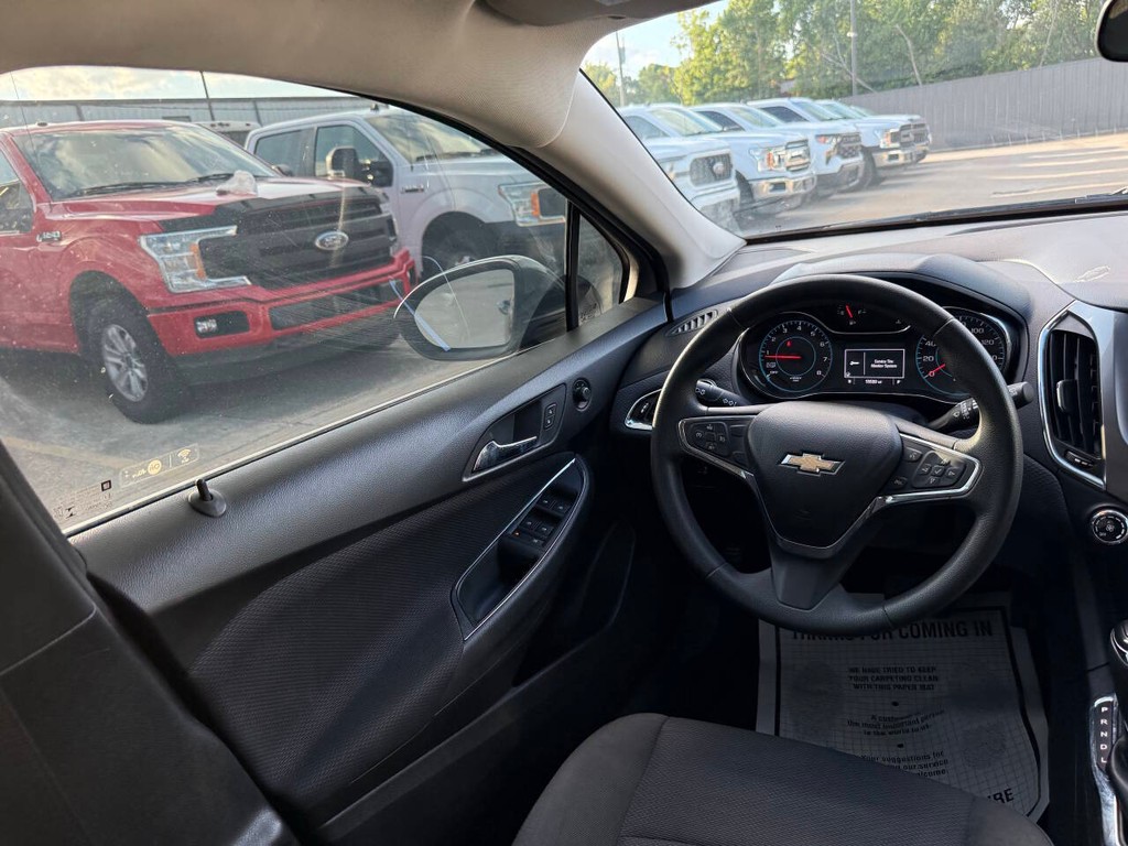 Chevrolet Cruze Vehicle Full-screen Gallery Image 19