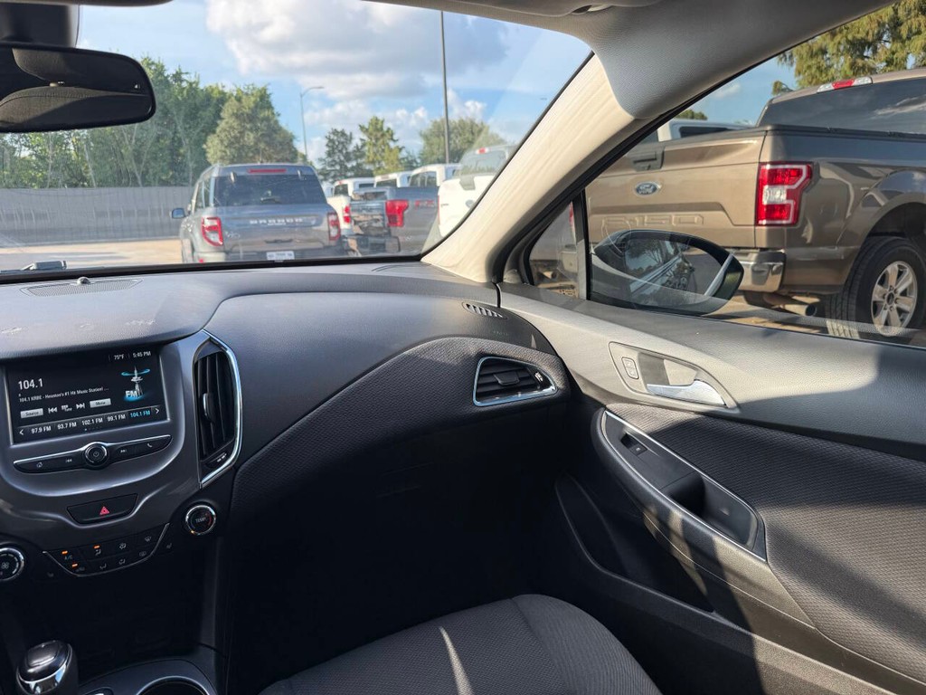 Chevrolet Cruze Vehicle Full-screen Gallery Image 20