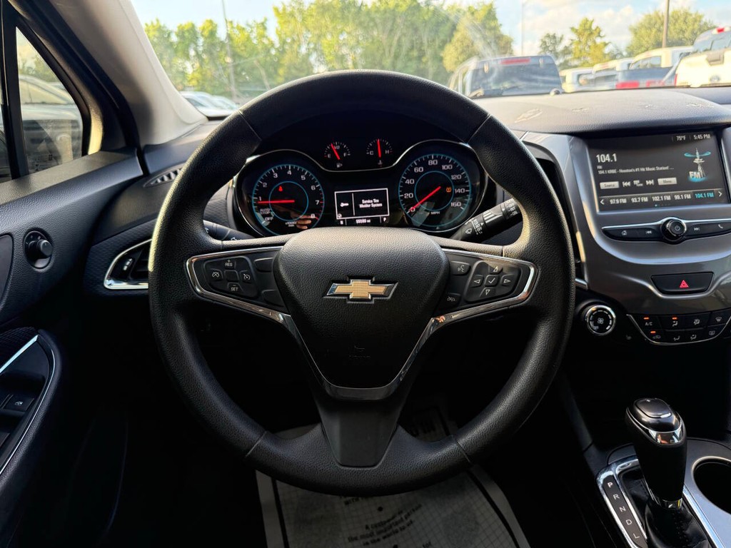 Chevrolet Cruze Vehicle Full-screen Gallery Image 22