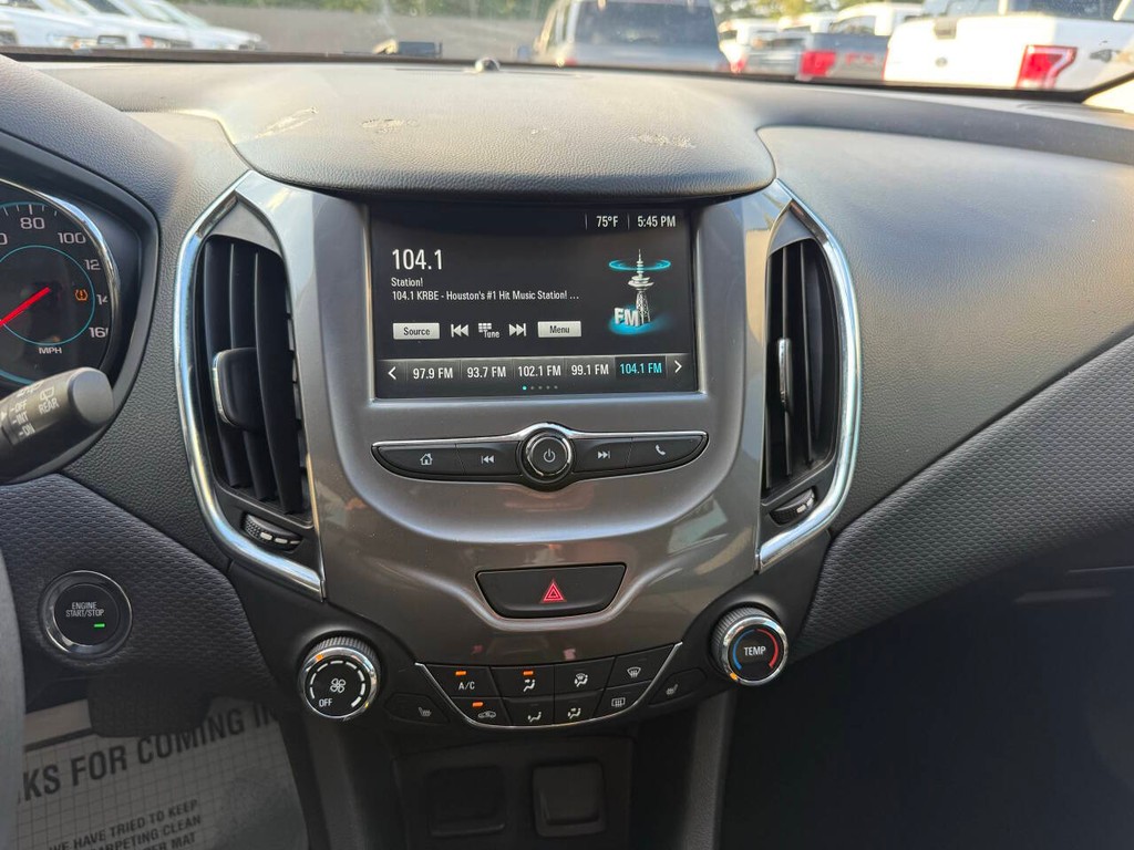 Chevrolet Cruze Vehicle Full-screen Gallery Image 24
