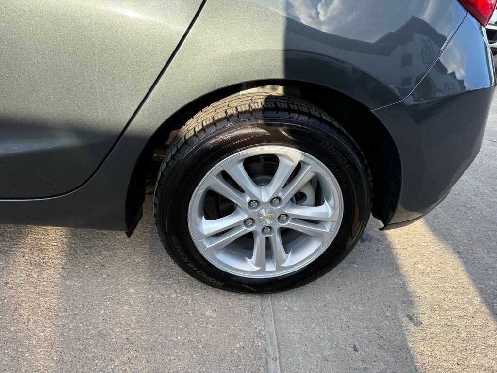 Chevrolet Cruze Vehicle Full-screen Gallery Image 34