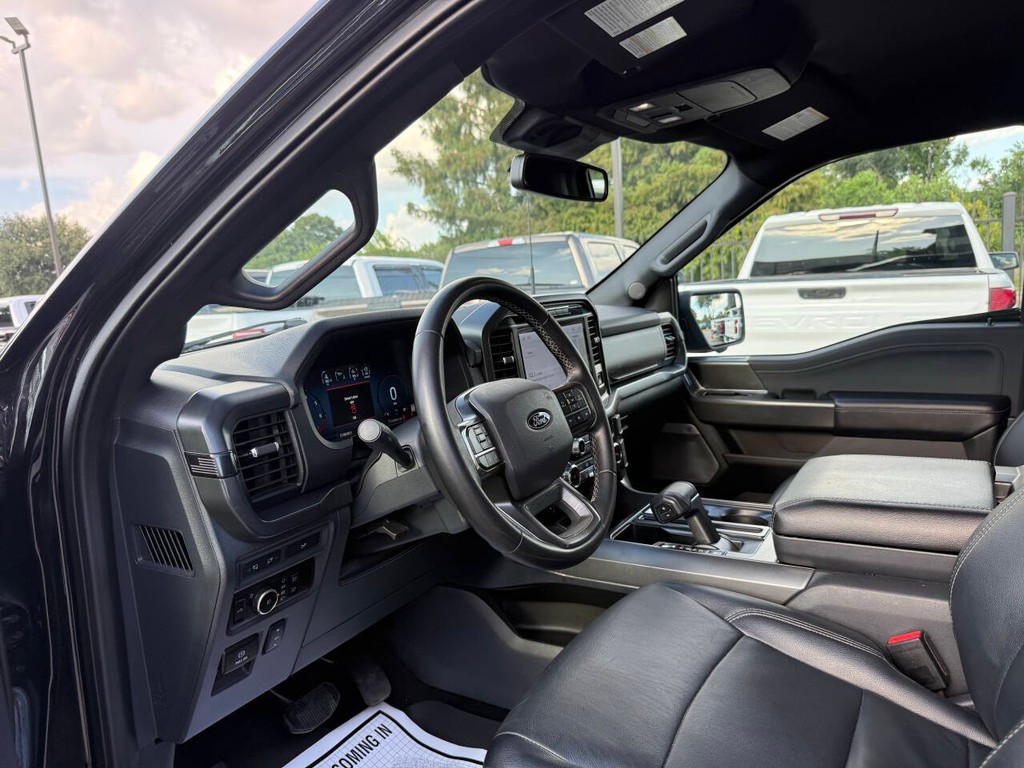 Ford F-150 Vehicle Full-screen Gallery Image 06