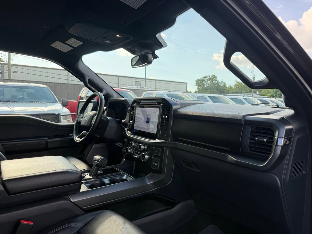 Ford F-150 Vehicle Full-screen Gallery Image 09