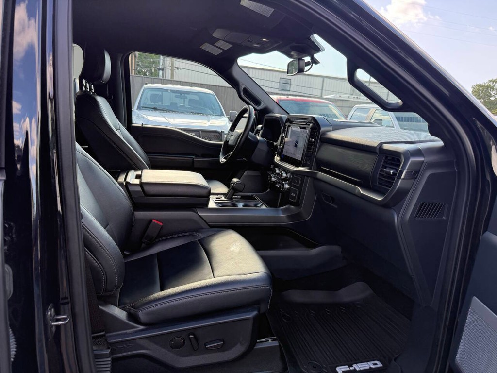 Ford F-150 Vehicle Full-screen Gallery Image 10