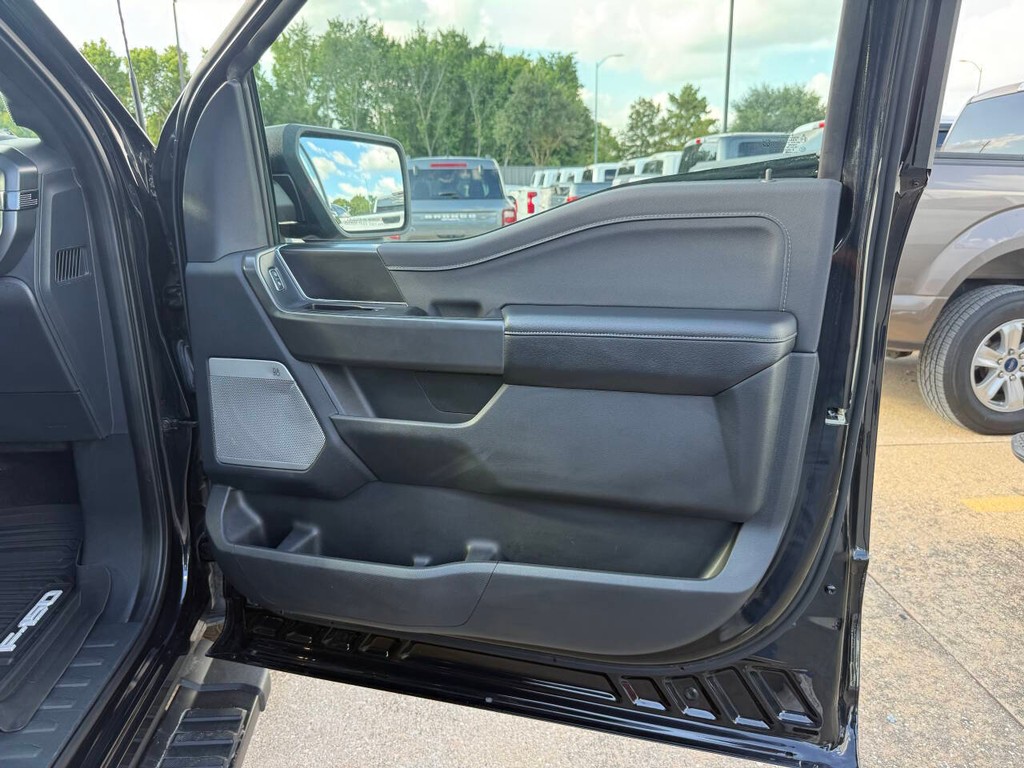 Ford F-150 Vehicle Full-screen Gallery Image 11