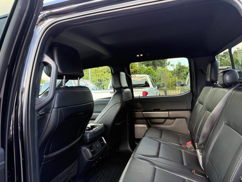 Ford F-150 Vehicle Full-screen Gallery Image 12