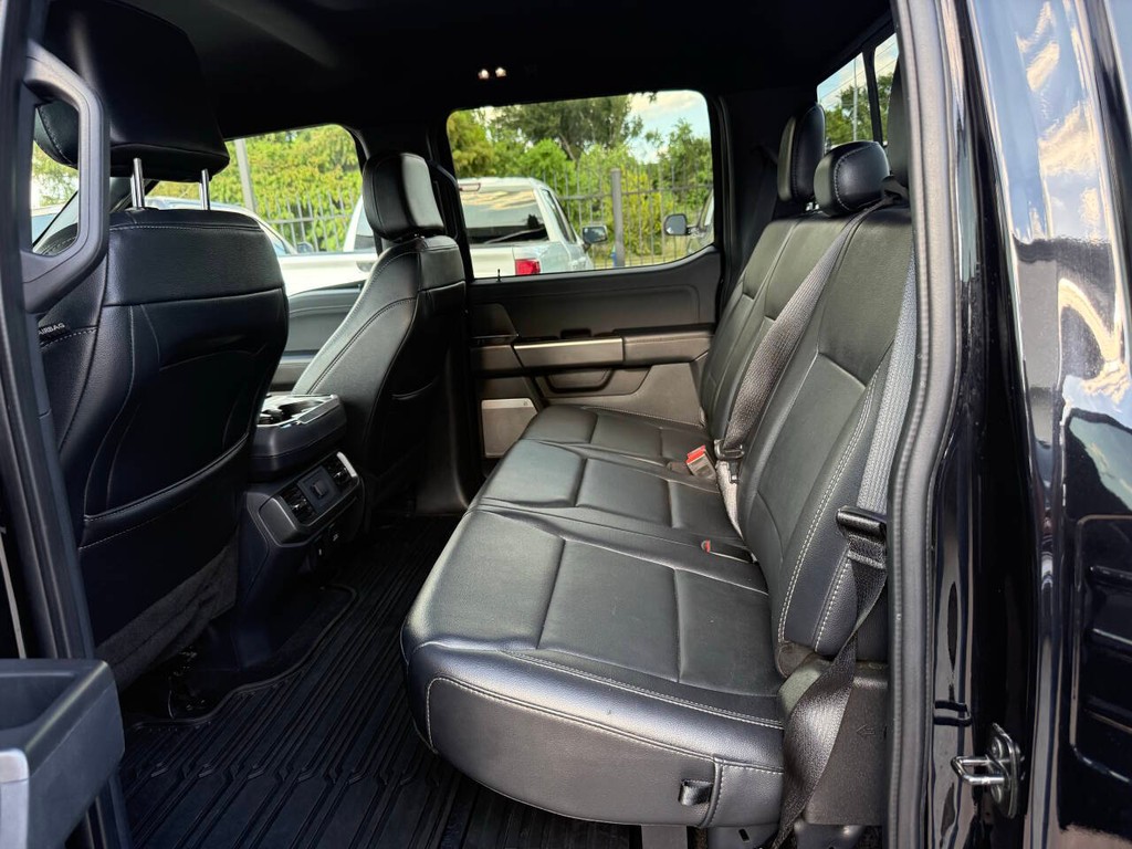 Ford F-150 Vehicle Full-screen Gallery Image 13