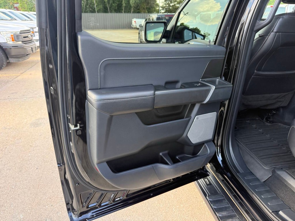 Ford F-150 Vehicle Full-screen Gallery Image 14
