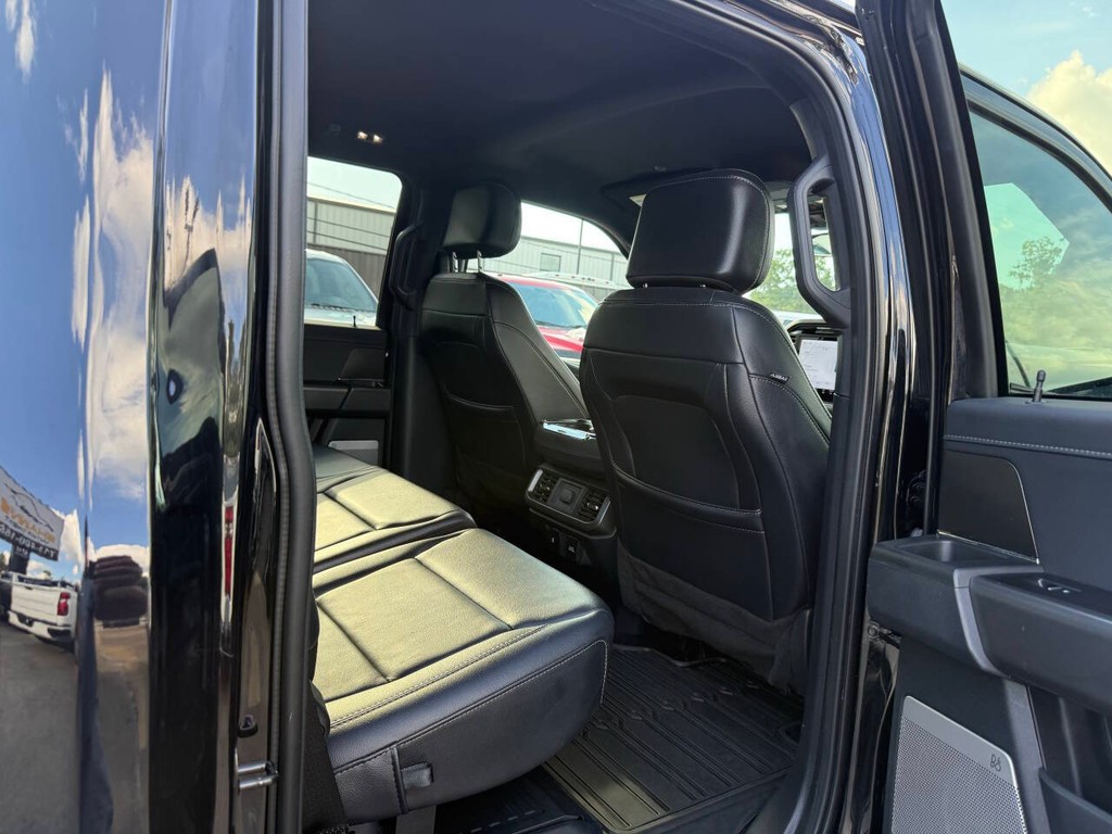 Ford F-150 Vehicle Full-screen Gallery Image 15