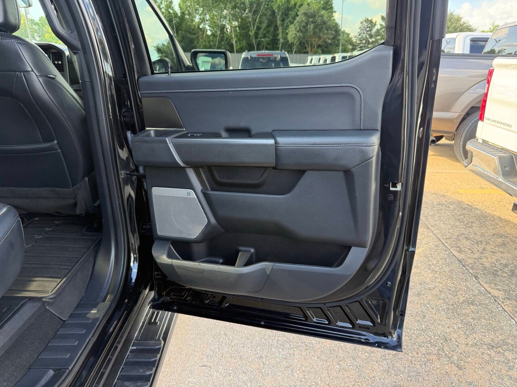 Ford F-150 Vehicle Full-screen Gallery Image 16