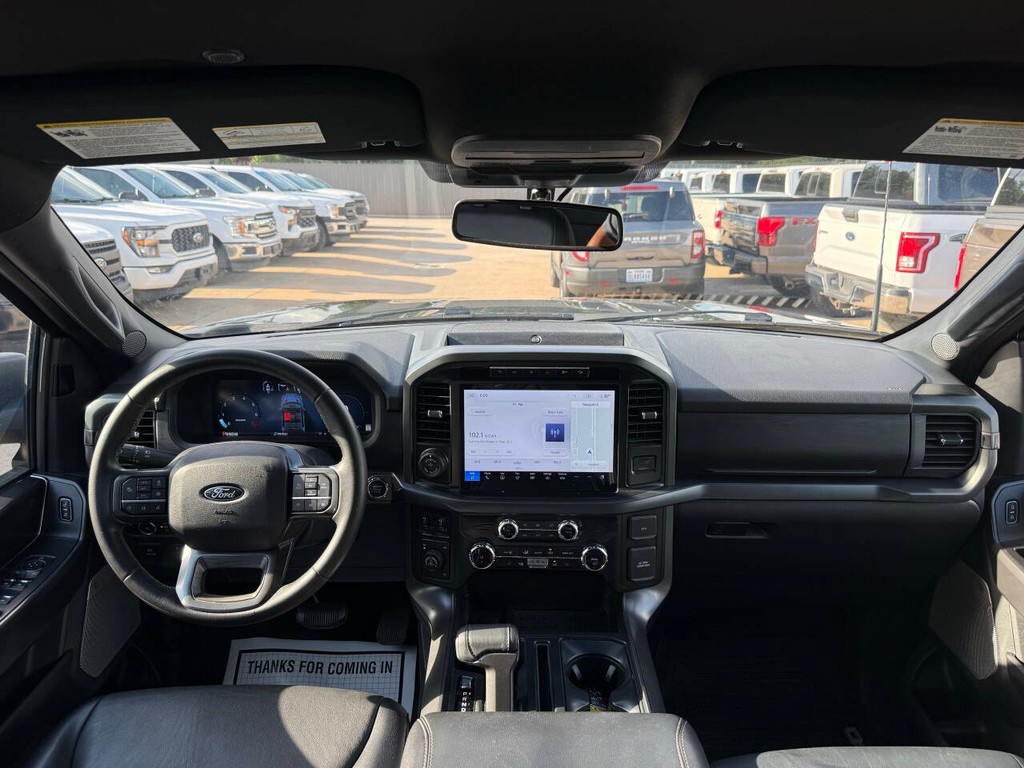 Ford F-150 Vehicle Full-screen Gallery Image 17