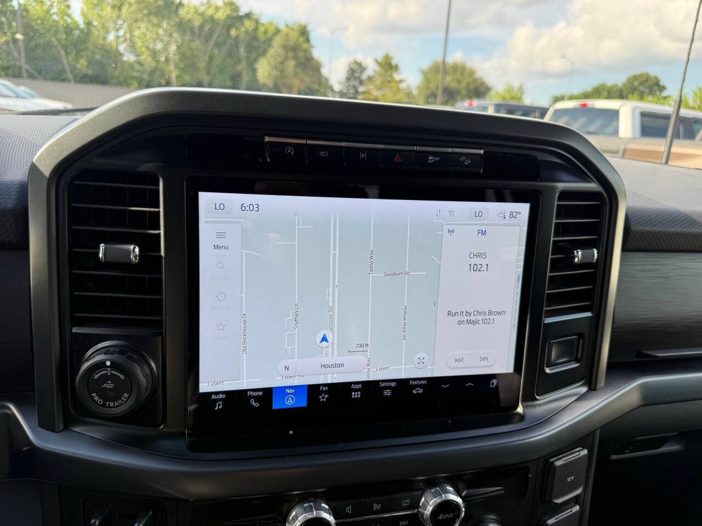 Ford F-150 Vehicle Full-screen Gallery Image 24
