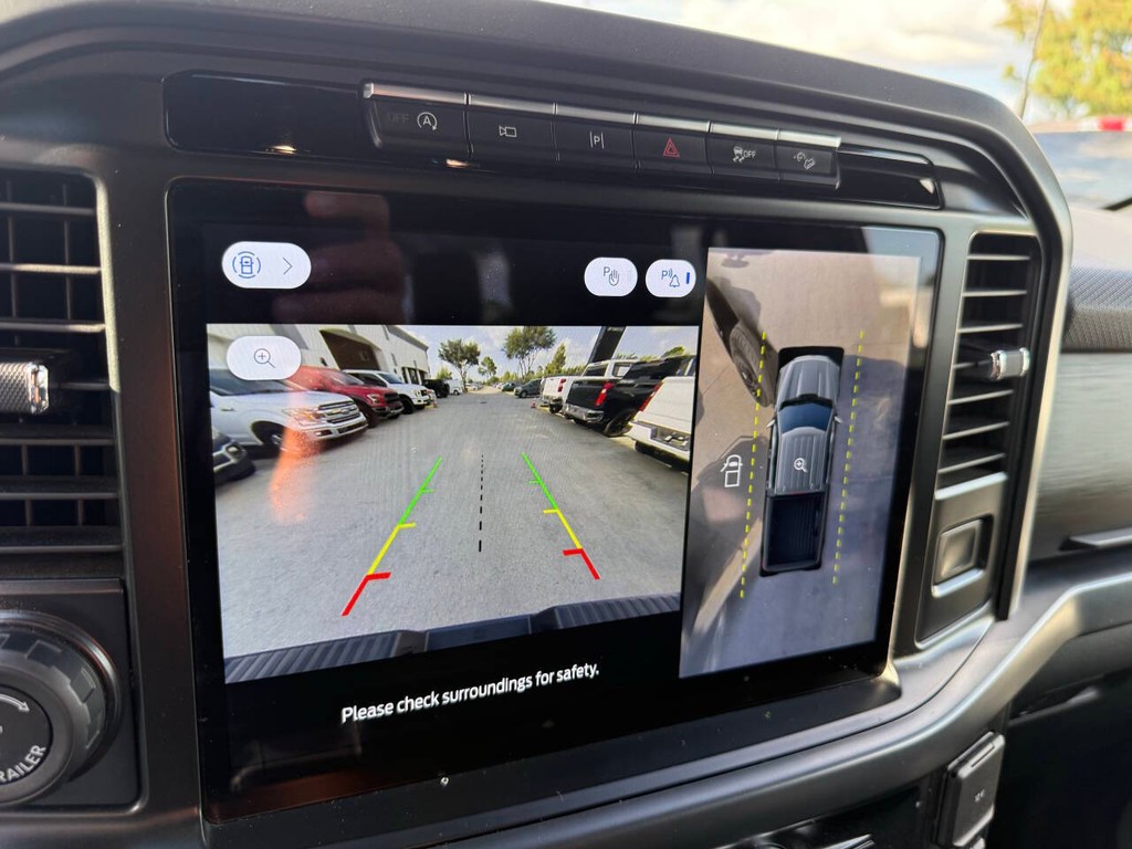 Ford F-150 Vehicle Full-screen Gallery Image 25