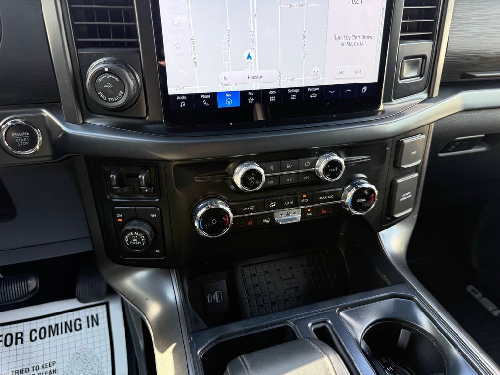 Ford F-150 Vehicle Full-screen Gallery Image 26