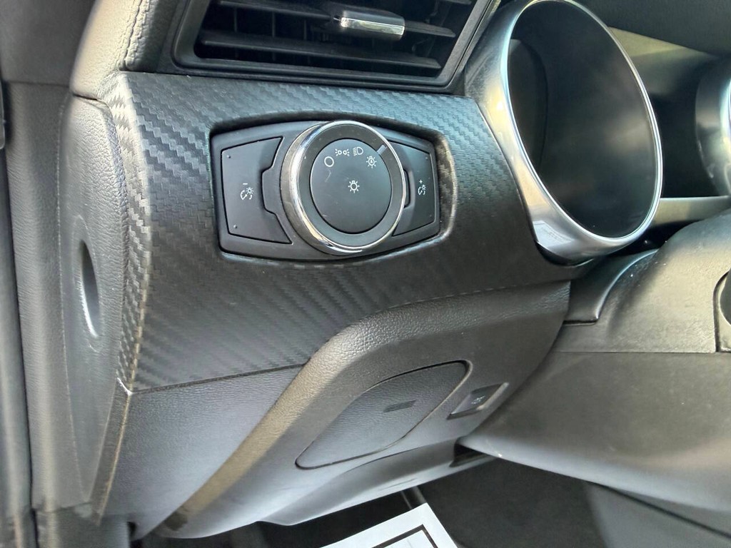 Ford Mustang Vehicle Full-screen Gallery Image 24