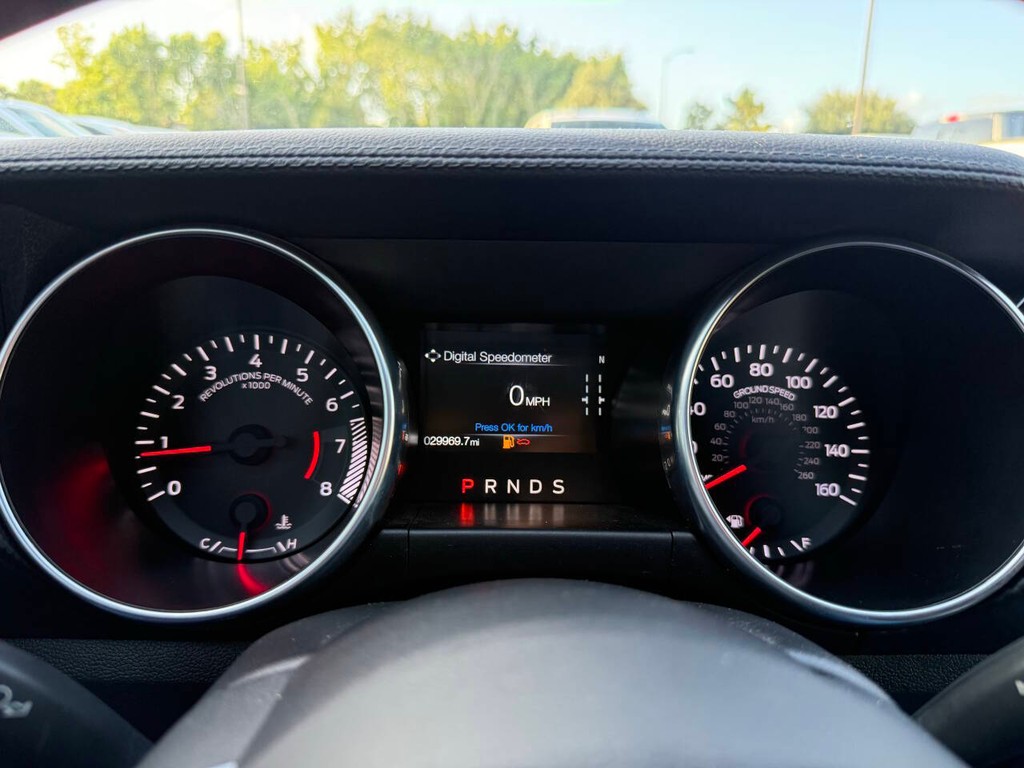 Ford Mustang Vehicle Full-screen Gallery Image 26
