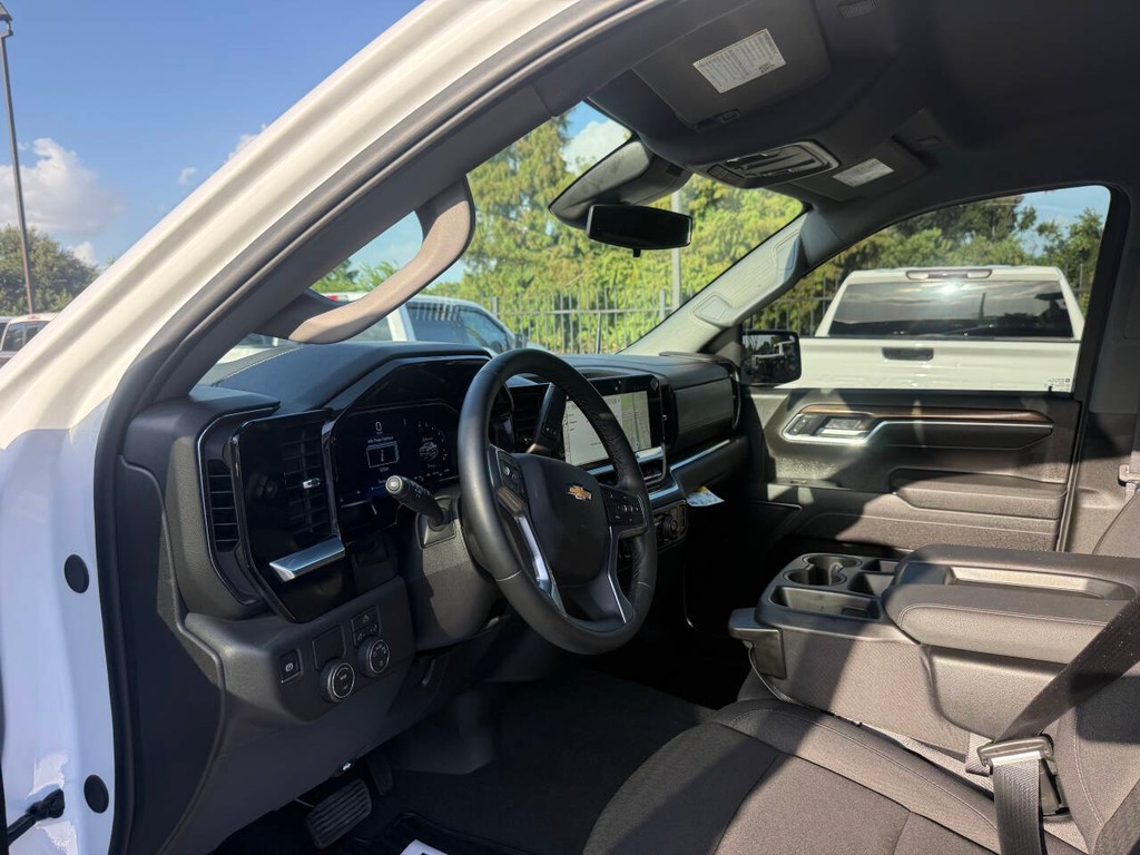 Chevrolet Silverado 1500 Vehicle Full-screen Gallery Image 06