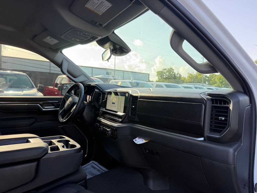 Chevrolet Silverado 1500 Vehicle Full-screen Gallery Image 09