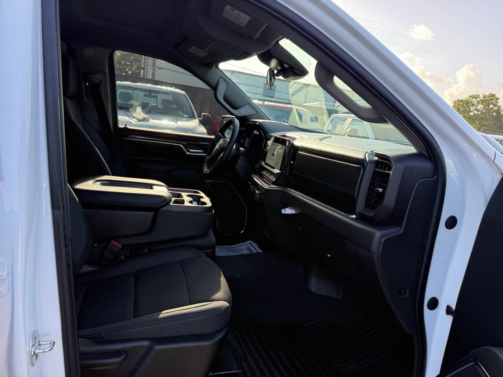 Chevrolet Silverado 1500 Vehicle Full-screen Gallery Image 10