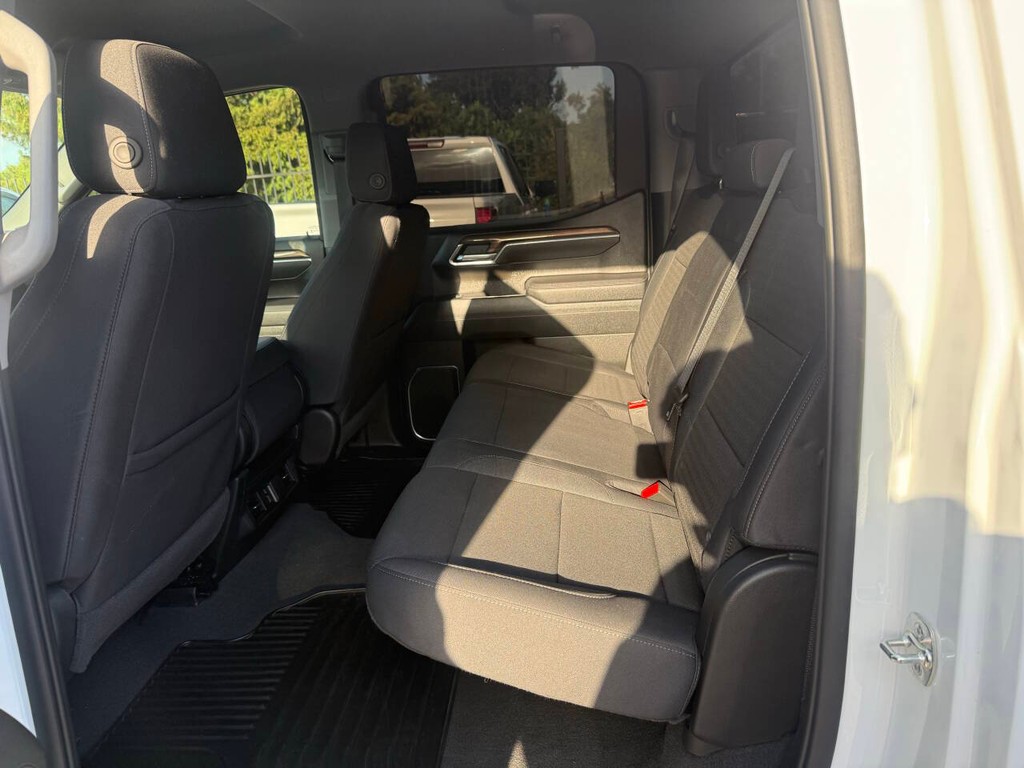 Chevrolet Silverado 1500 Vehicle Full-screen Gallery Image 13