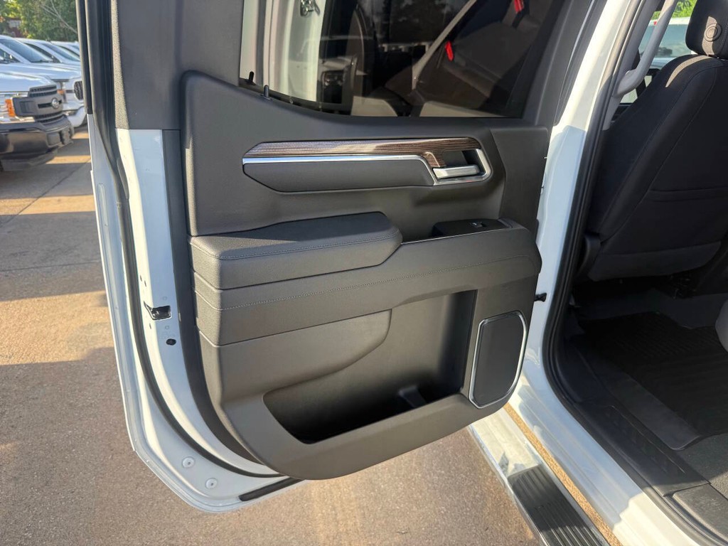 Chevrolet Silverado 1500 Vehicle Full-screen Gallery Image 14