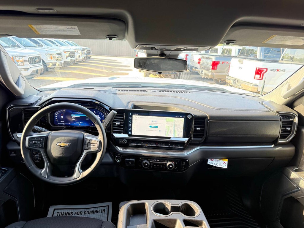 Chevrolet Silverado 1500 Vehicle Full-screen Gallery Image 17