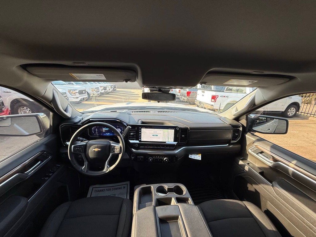 Chevrolet Silverado 1500 Vehicle Full-screen Gallery Image 18