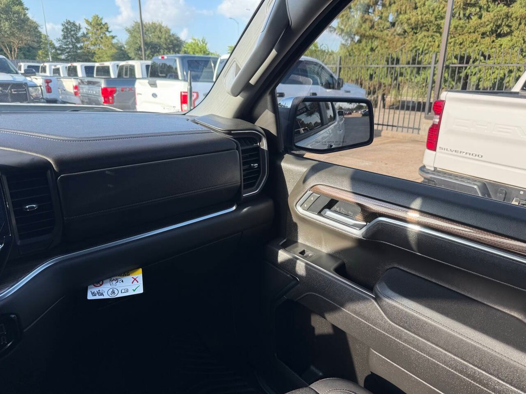 Chevrolet Silverado 1500 Vehicle Full-screen Gallery Image 20
