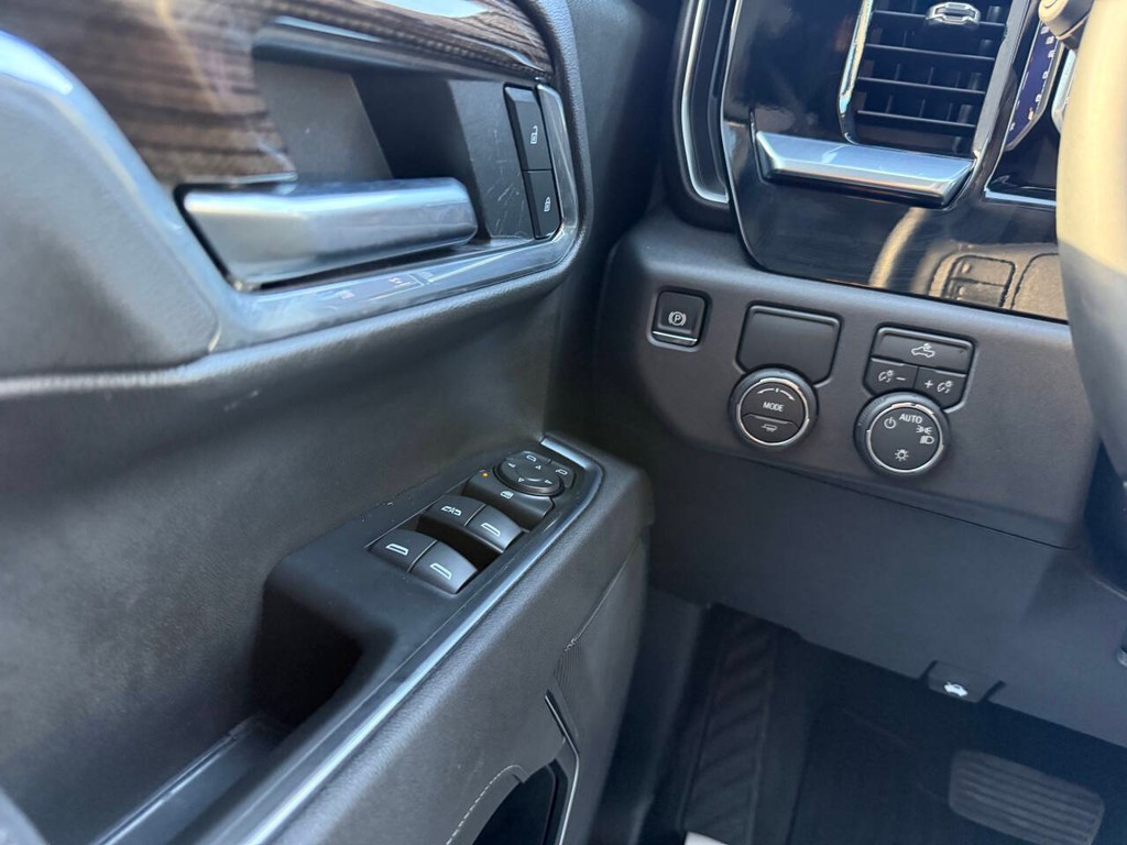 Chevrolet Silverado 1500 Vehicle Full-screen Gallery Image 29