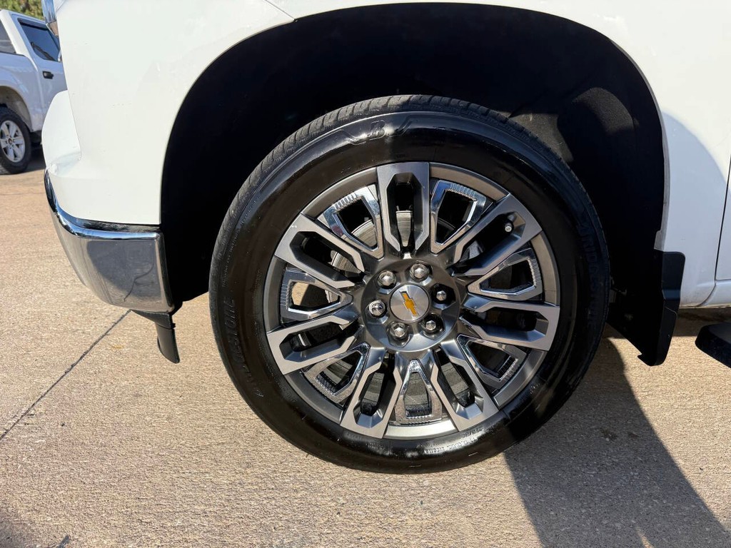 Chevrolet Silverado 1500 Vehicle Full-screen Gallery Image 34