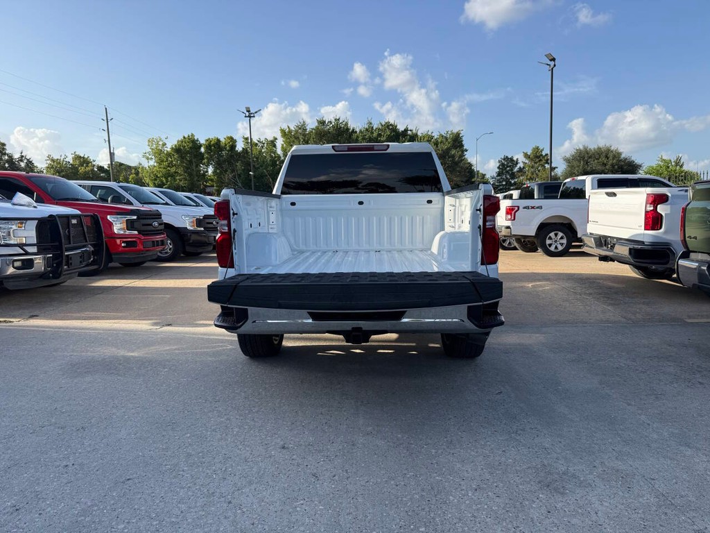 Chevrolet Silverado 1500 Vehicle Full-screen Gallery Image 36