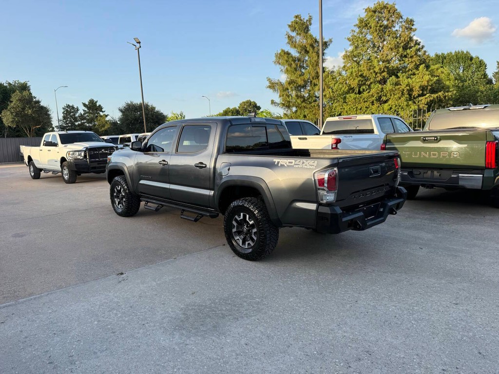 Toyota Tacoma Vehicle Full-screen Gallery Image 04