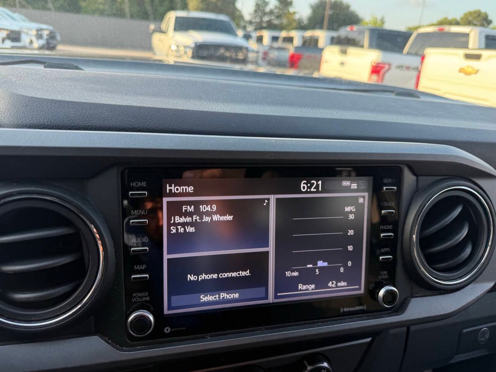 Toyota Tacoma Vehicle Full-screen Gallery Image 25