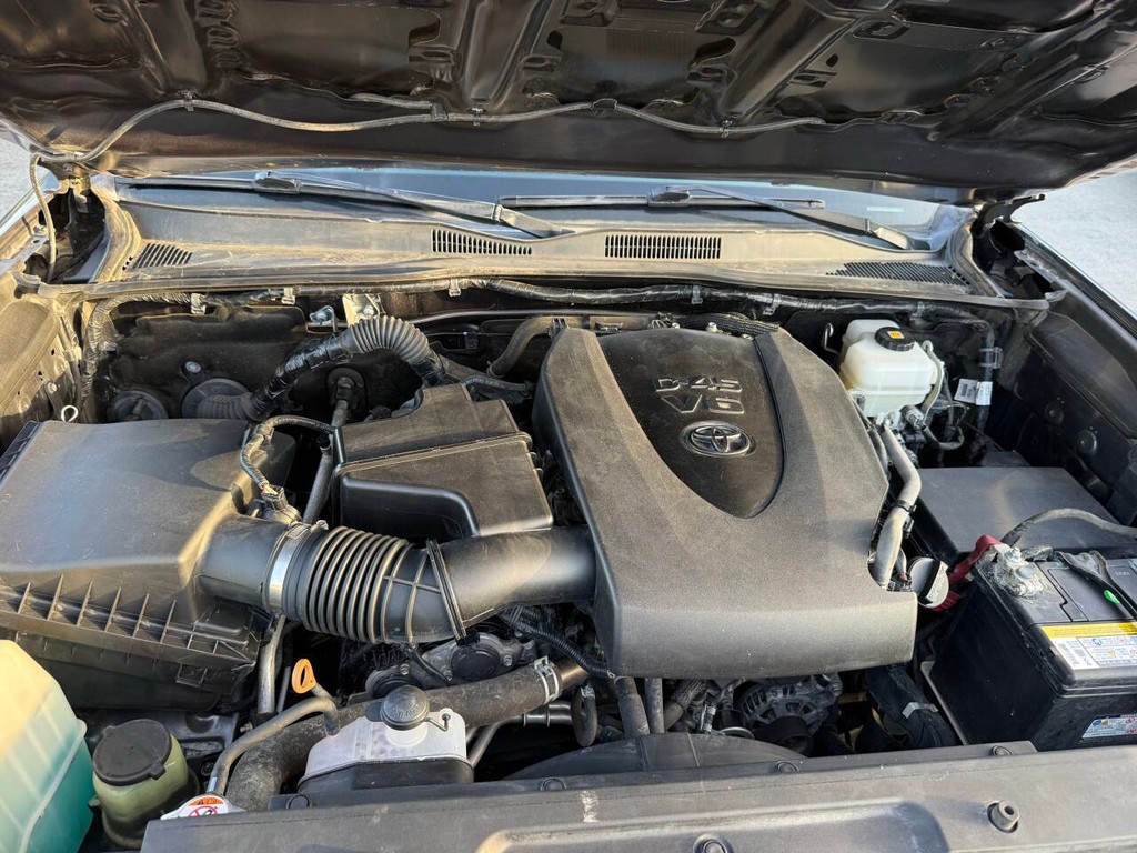 Toyota Tacoma Vehicle Full-screen Gallery Image 34