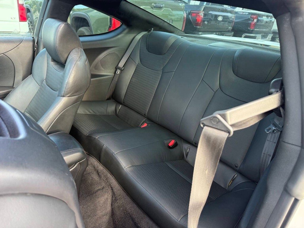 Hyundai Genesis Coupe Vehicle Full-screen Gallery Image 10