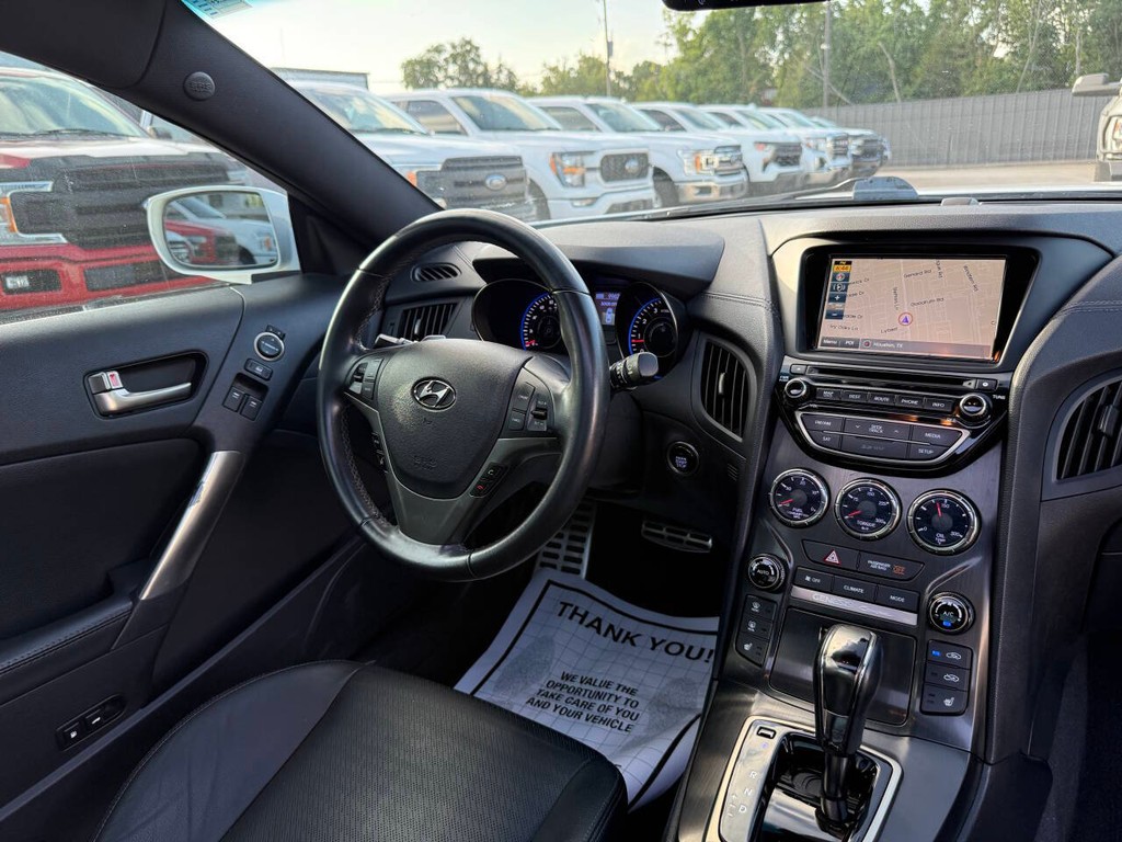 Hyundai Genesis Coupe Vehicle Full-screen Gallery Image 17