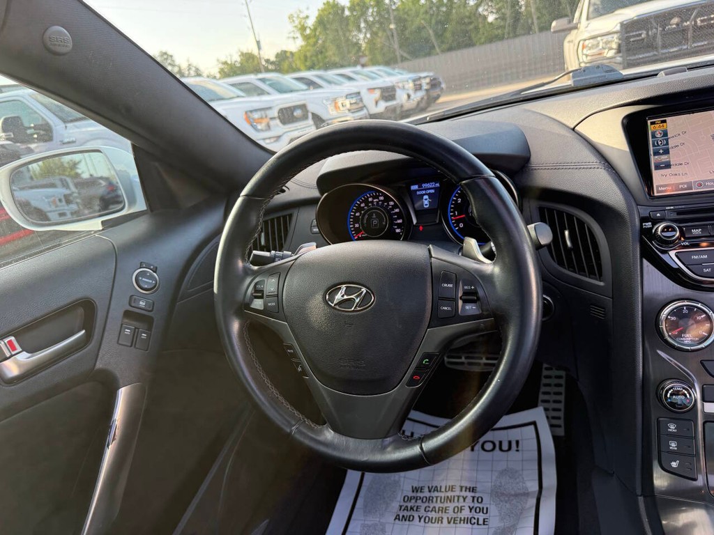 Hyundai Genesis Coupe Vehicle Full-screen Gallery Image 18