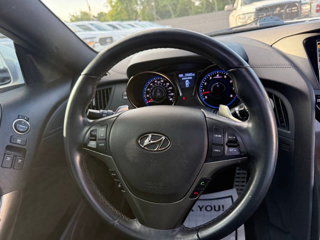 Hyundai Genesis Coupe Vehicle Full-screen Gallery Image 19