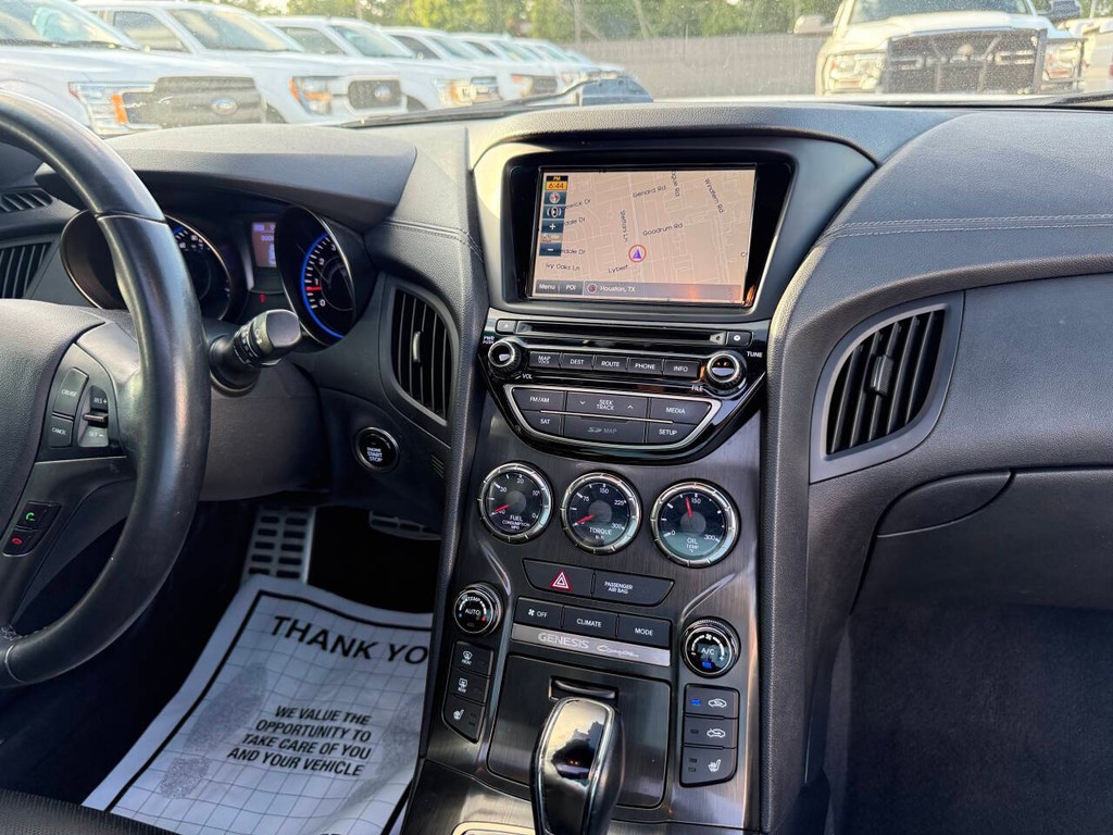 Hyundai Genesis Coupe Vehicle Full-screen Gallery Image 20
