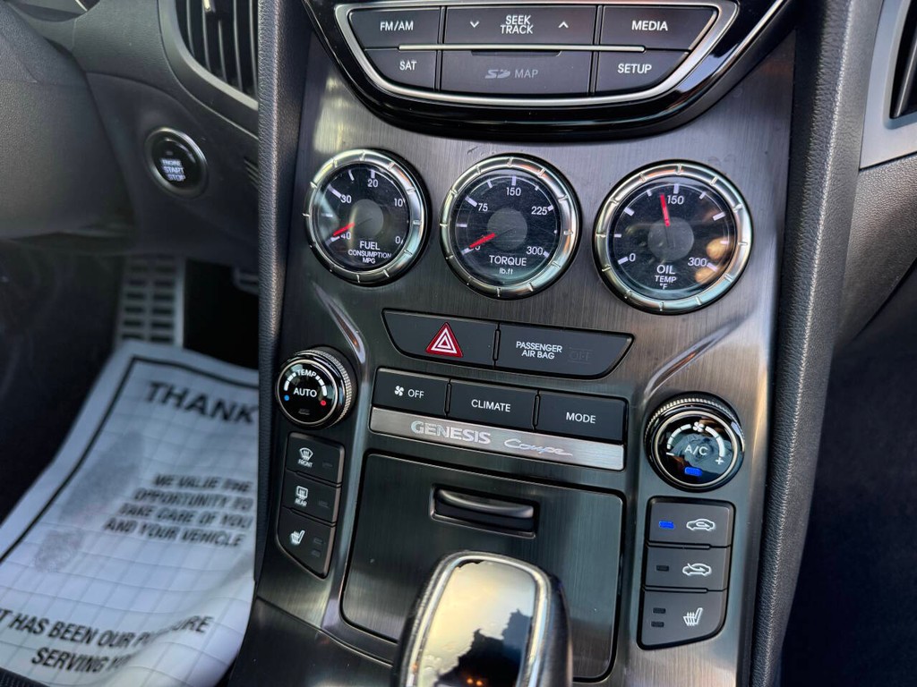 Hyundai Genesis Coupe Vehicle Full-screen Gallery Image 23