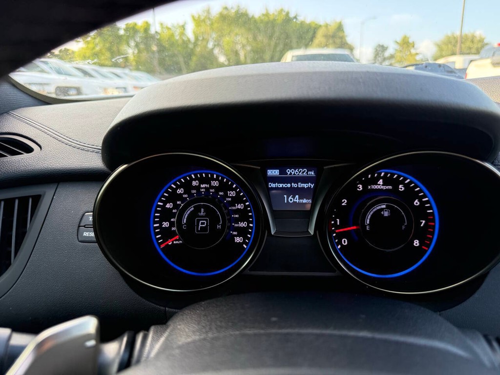 Hyundai Genesis Coupe Vehicle Full-screen Gallery Image 27