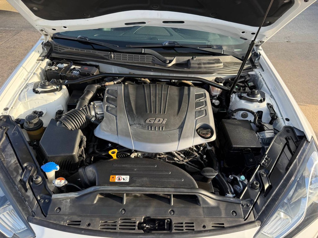 Hyundai Genesis Coupe Vehicle Full-screen Gallery Image 30