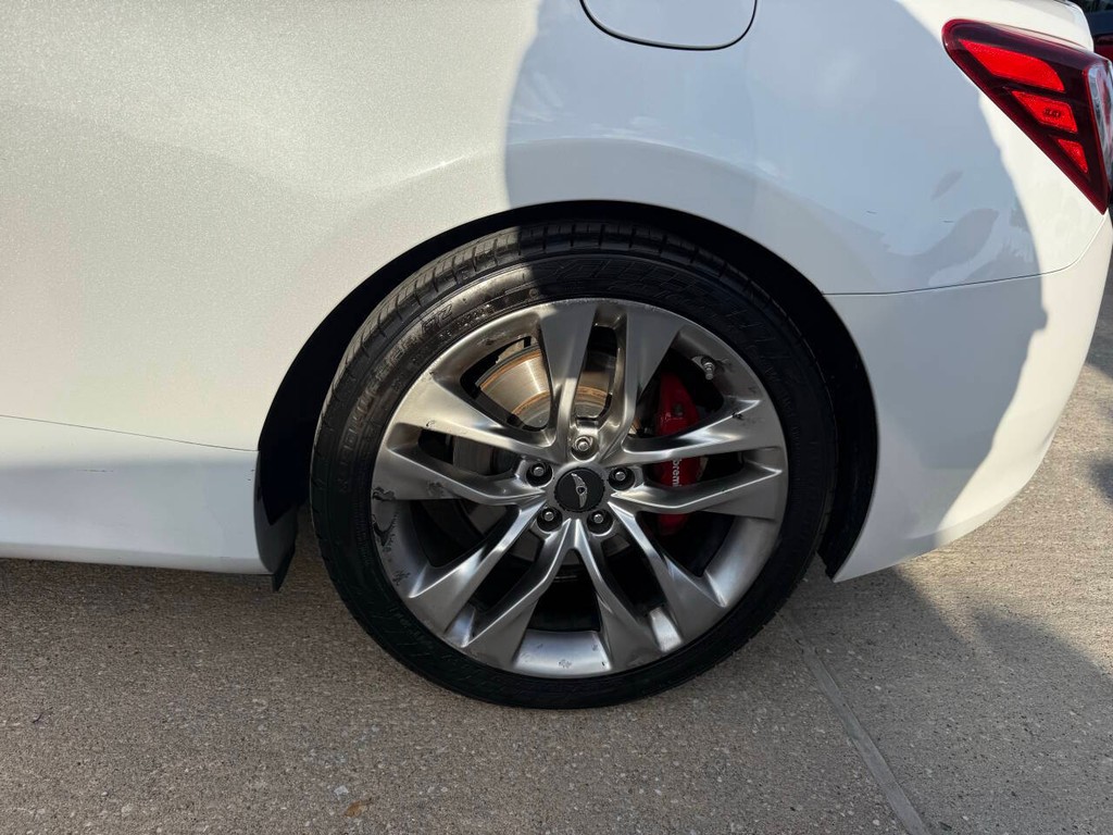 Hyundai Genesis Coupe Vehicle Full-screen Gallery Image 31