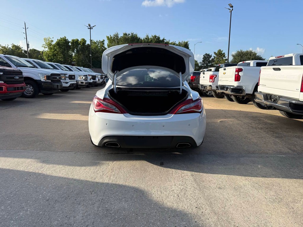 Hyundai Genesis Coupe Vehicle Full-screen Gallery Image 33
