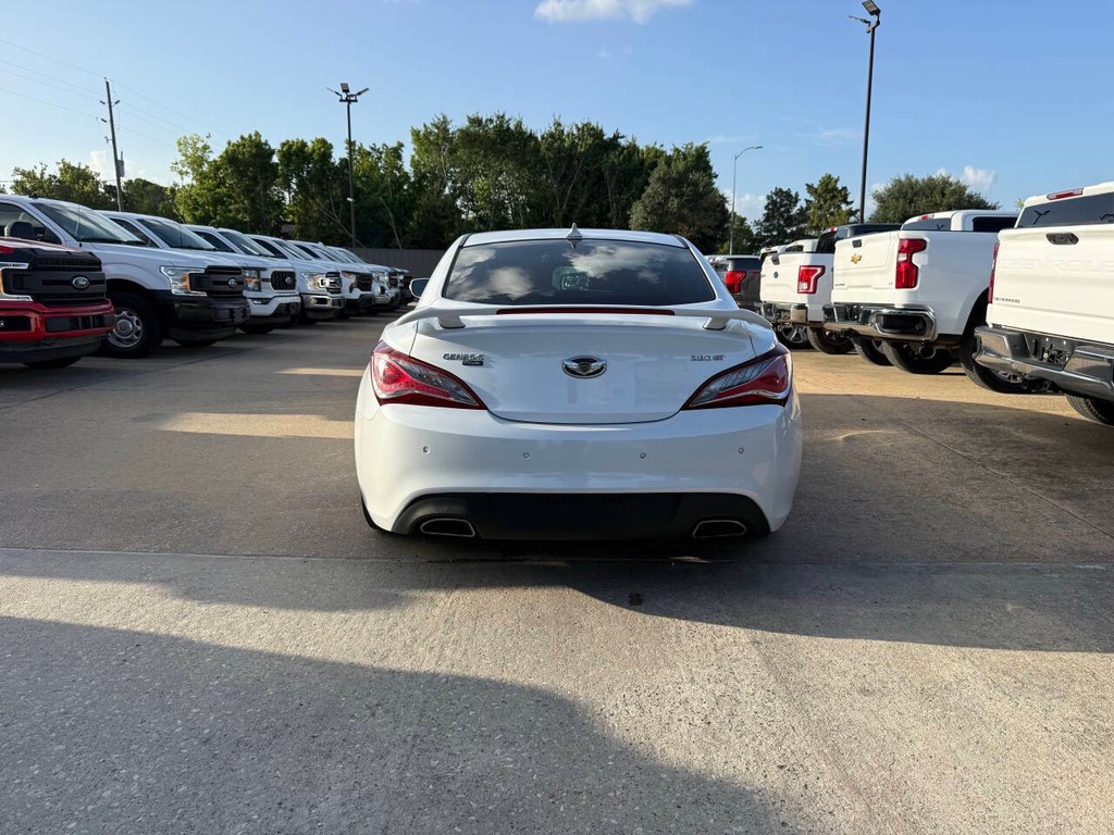 Hyundai Genesis Coupe Vehicle Full-screen Gallery Image 34