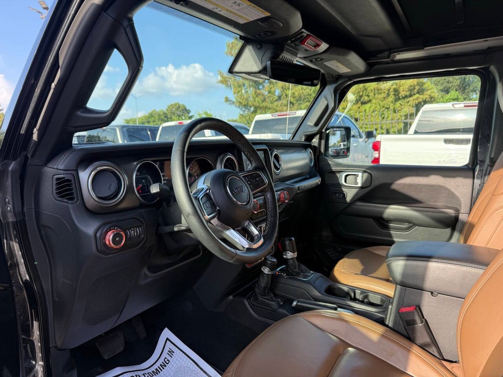 Jeep Wrangler Unlimited Vehicle Full-screen Gallery Image 06