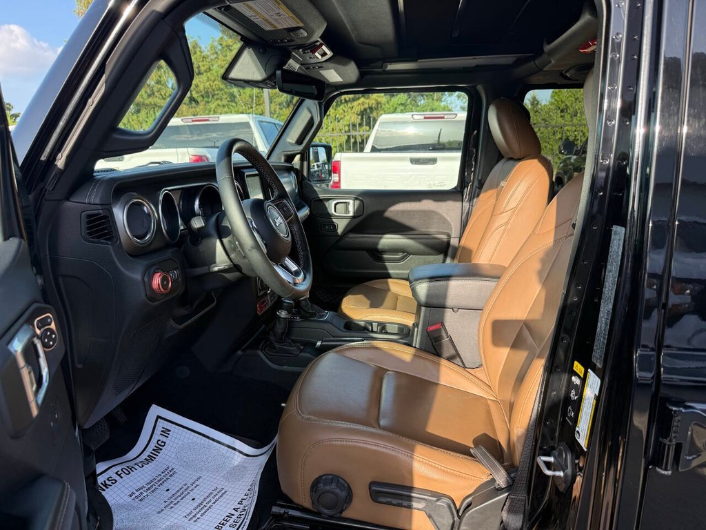 Jeep Wrangler Unlimited Vehicle Full-screen Gallery Image 07